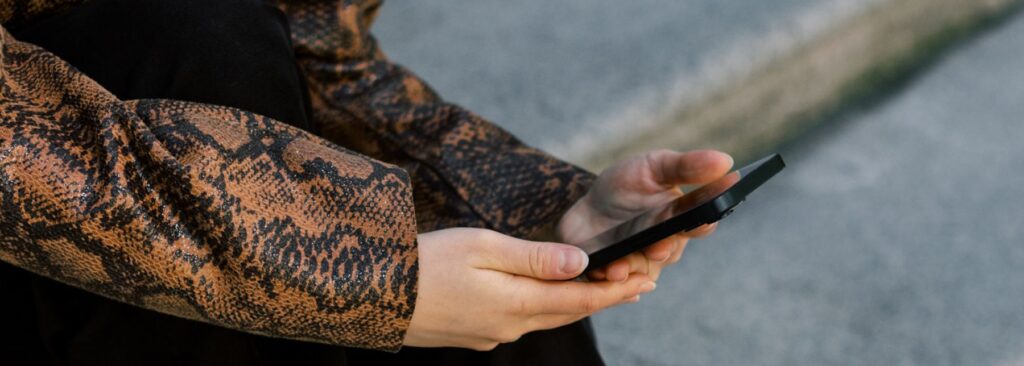 how to add a link to instagram post feature